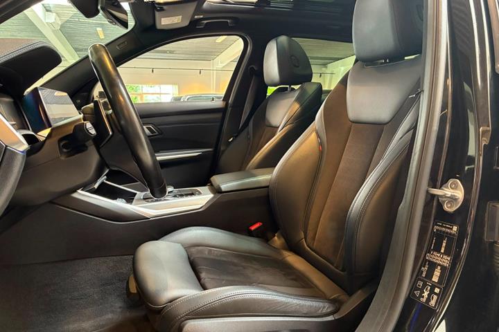 Sort BMW 330d fra 2020