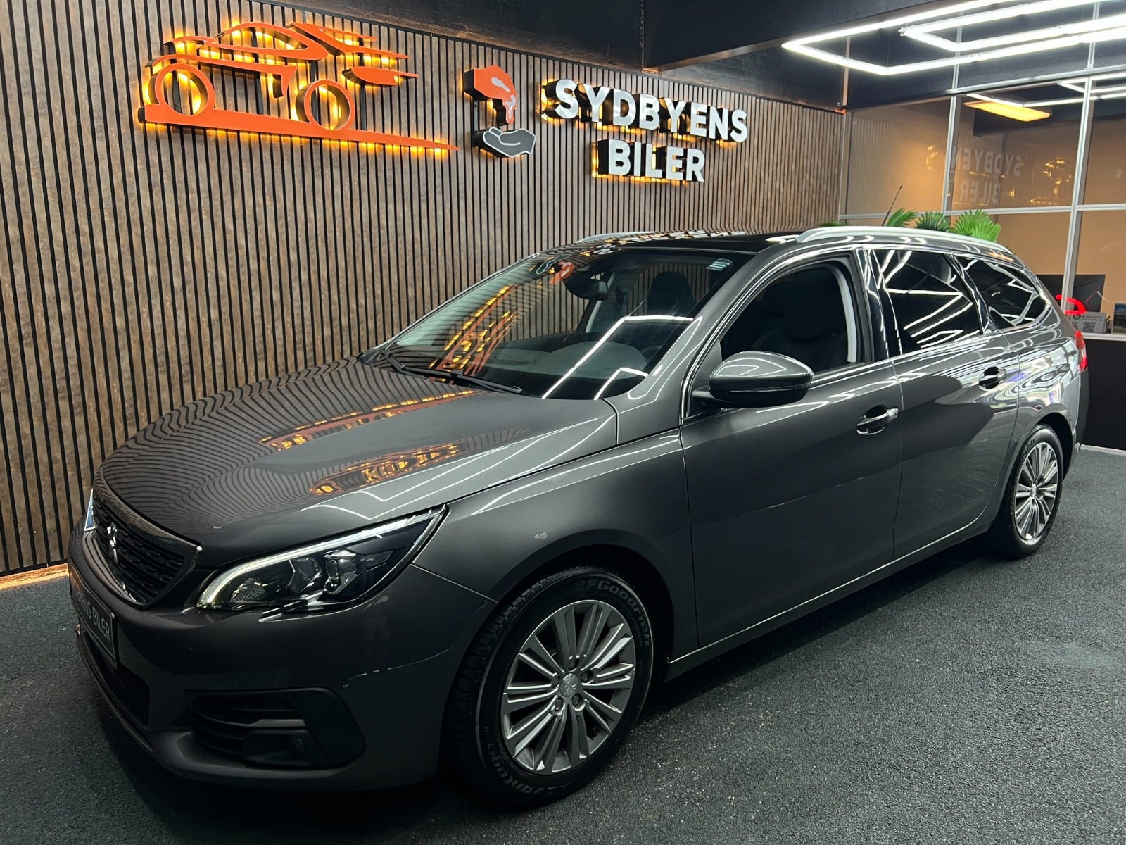 Peugeot 308 1,2 PureTech 130 Selection Sky SW EAT8