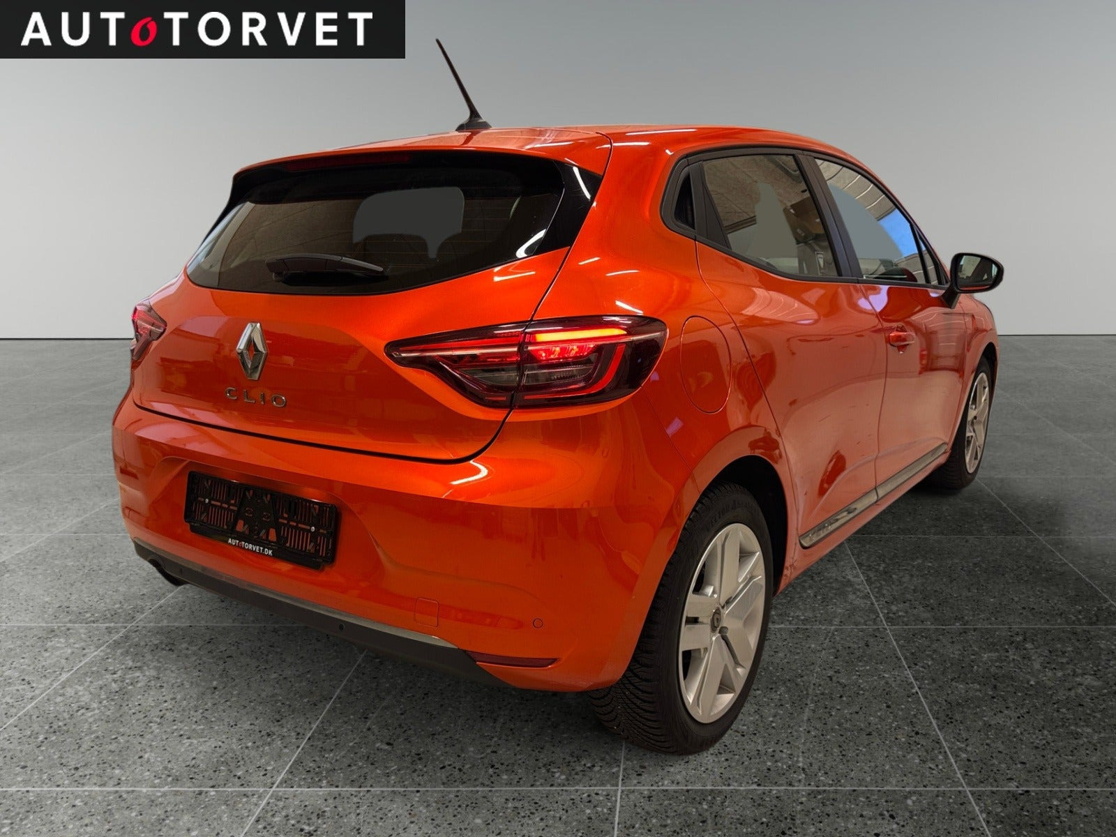 Orange Renault Clio V fra 2020