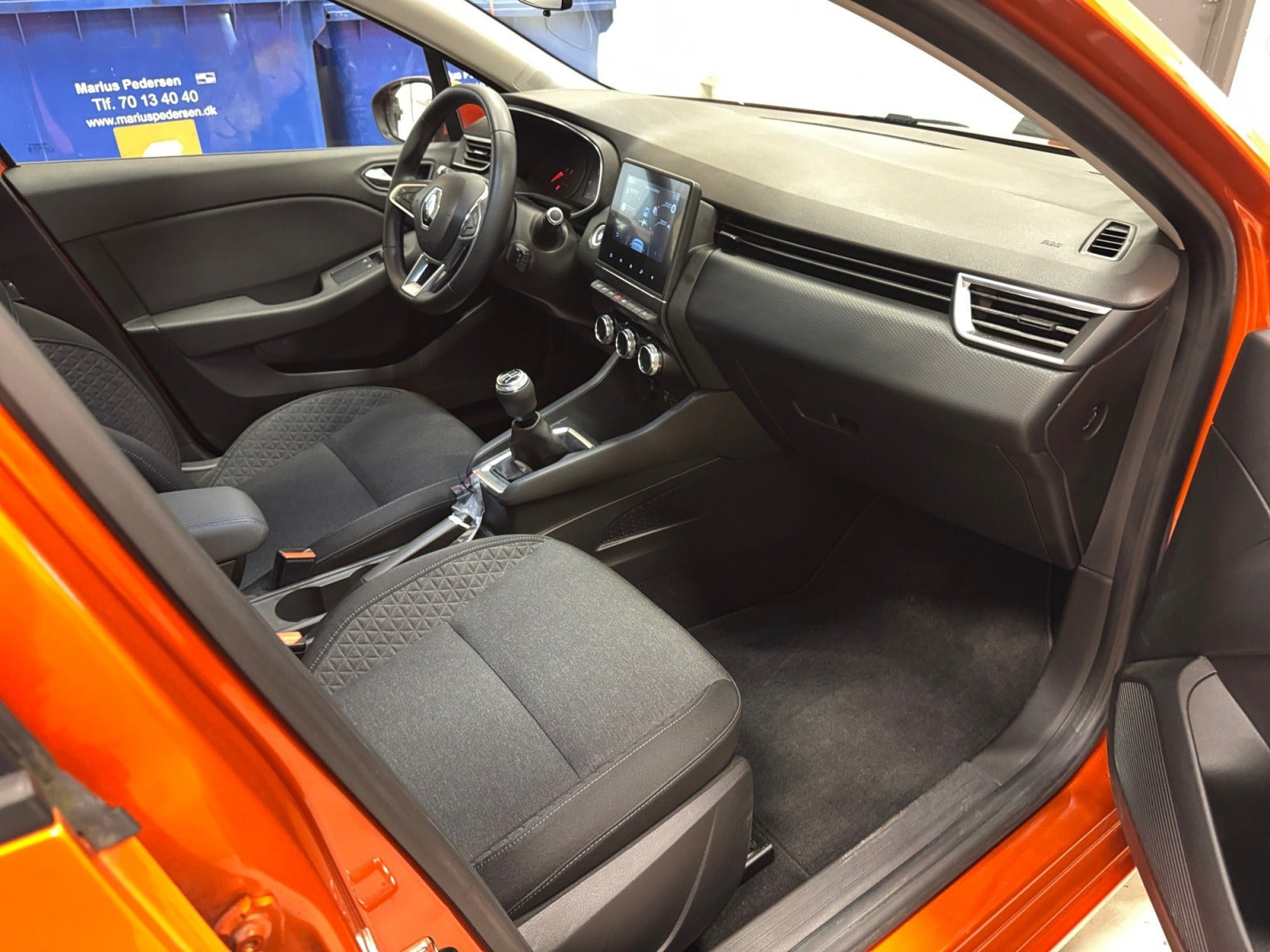 Orange Renault Clio V fra 2020