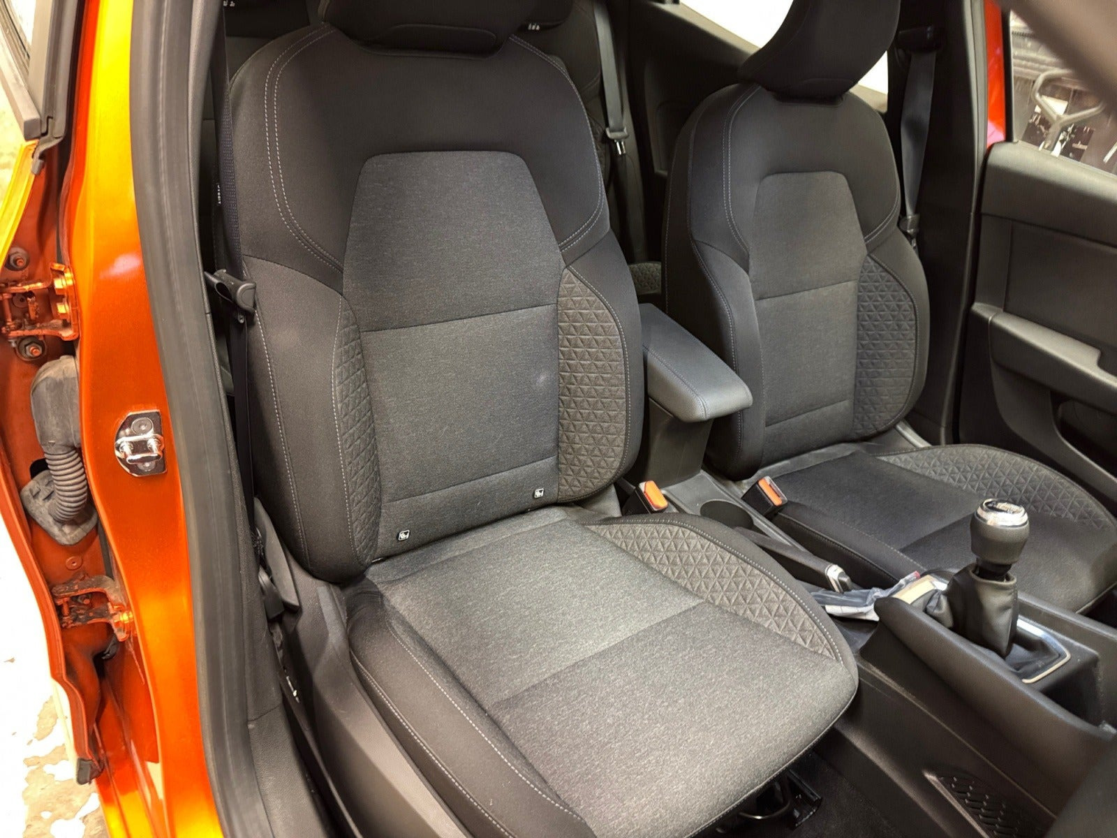 Orange Renault Clio V fra 2020
