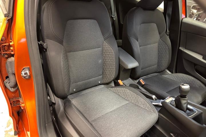 Orange Renault Clio V fra 2020