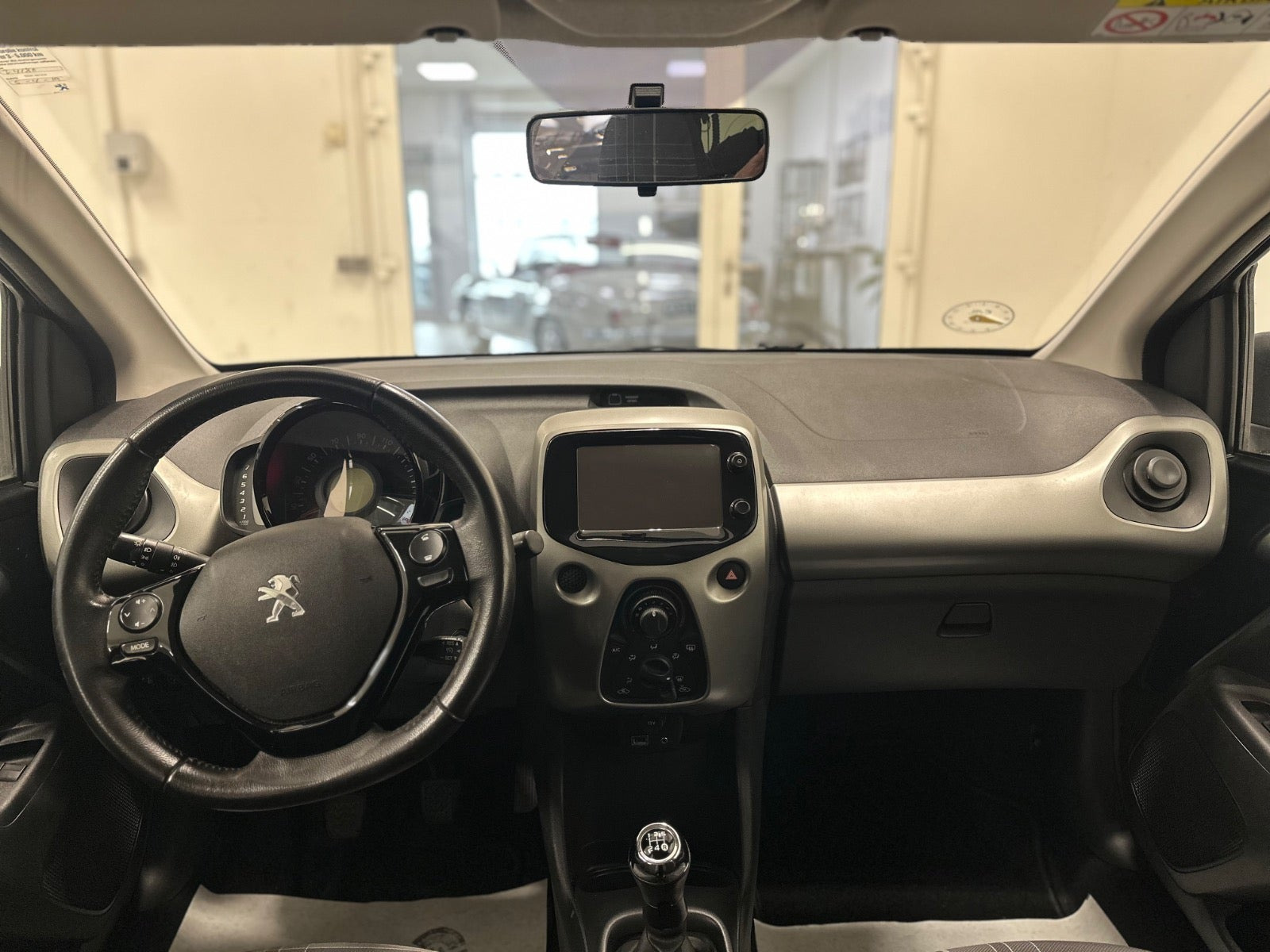 Sort Peugeot 108 fra 2017