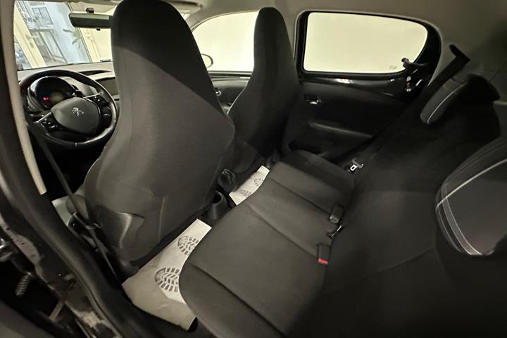 Sort Peugeot 108 fra 2017