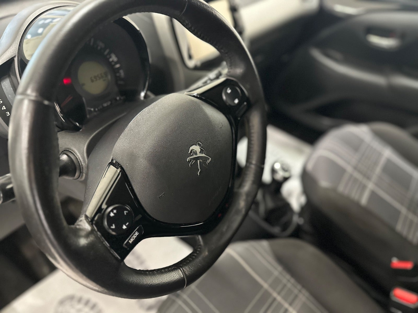 Sort Peugeot 108 fra 2017