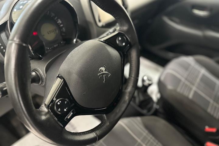 Sort Peugeot 108 fra 2017