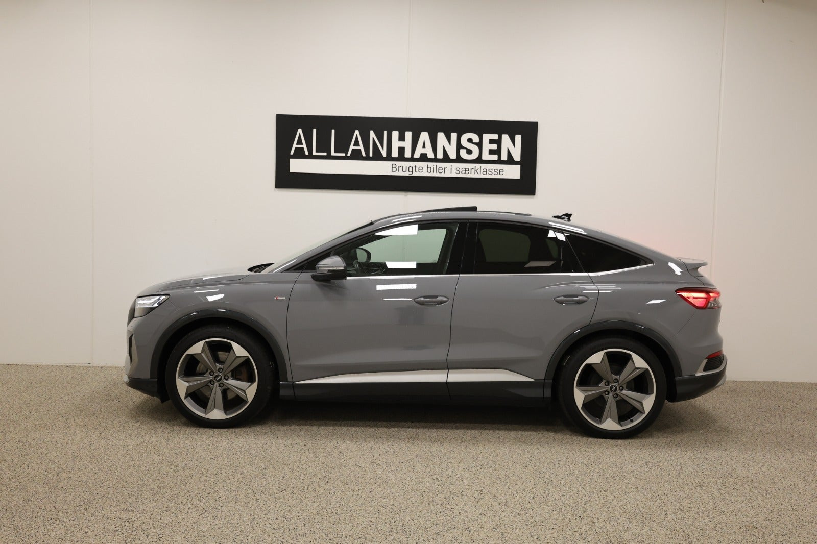 Grå Audi Q4 e-tron fra 2021