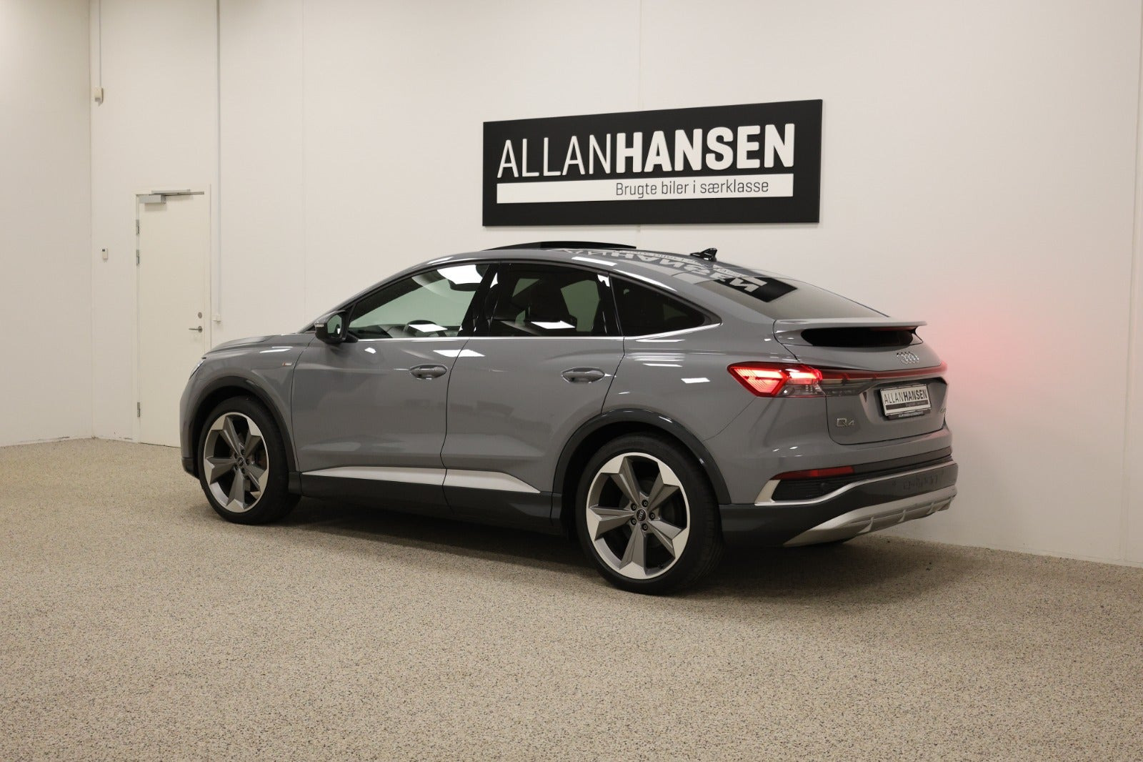 Grå Audi Q4 e-tron fra 2021