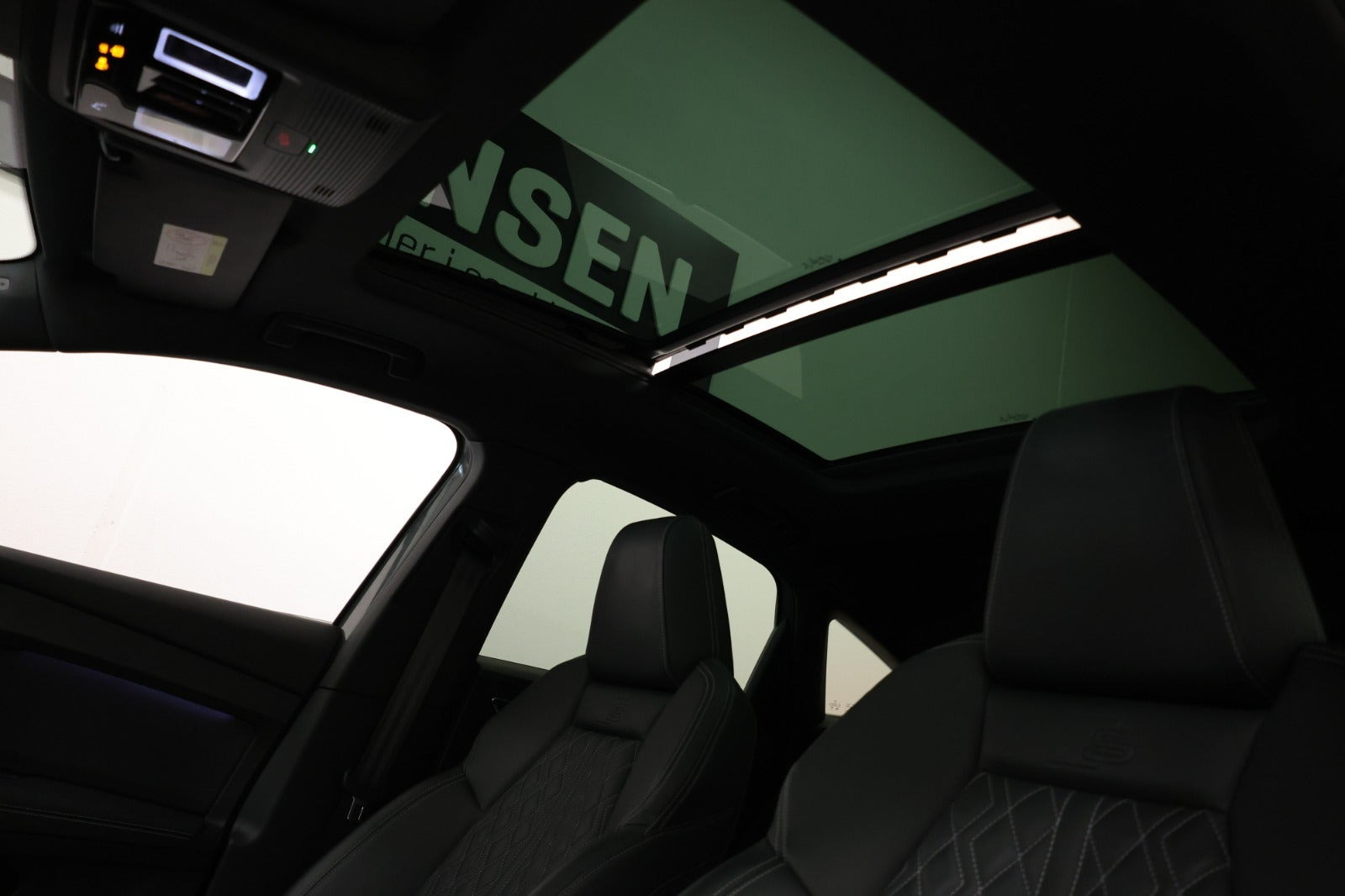 Grå Audi Q4 e-tron fra 2021