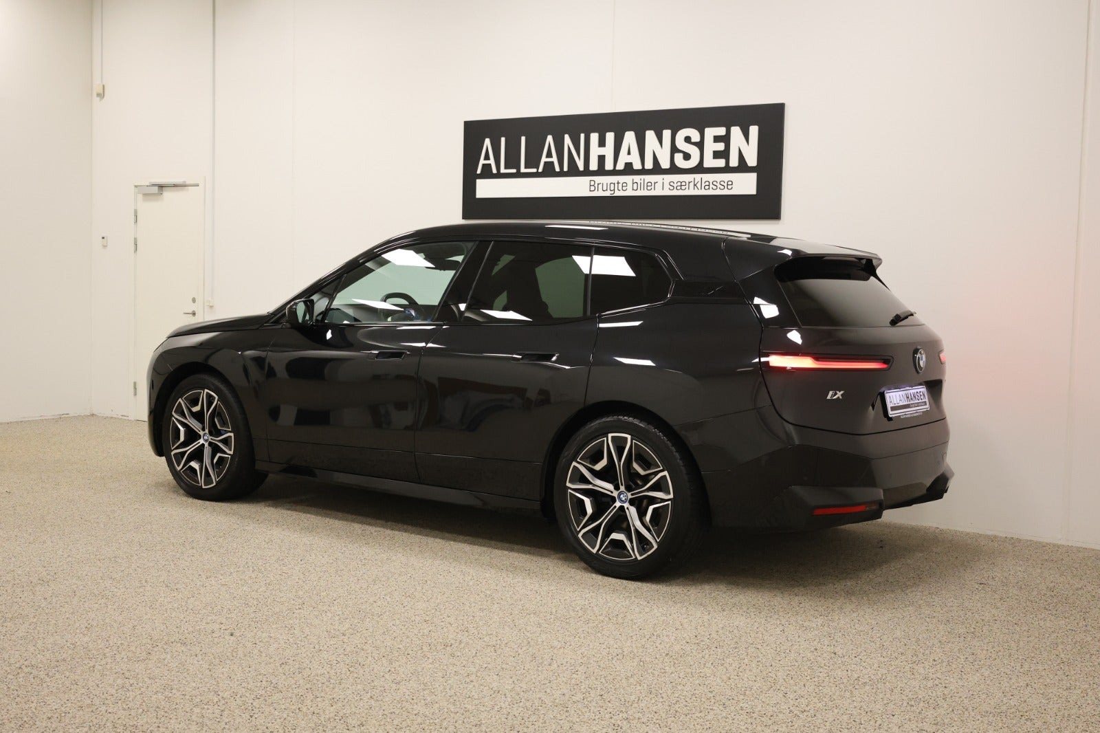 Sort BMW iX fra 2022