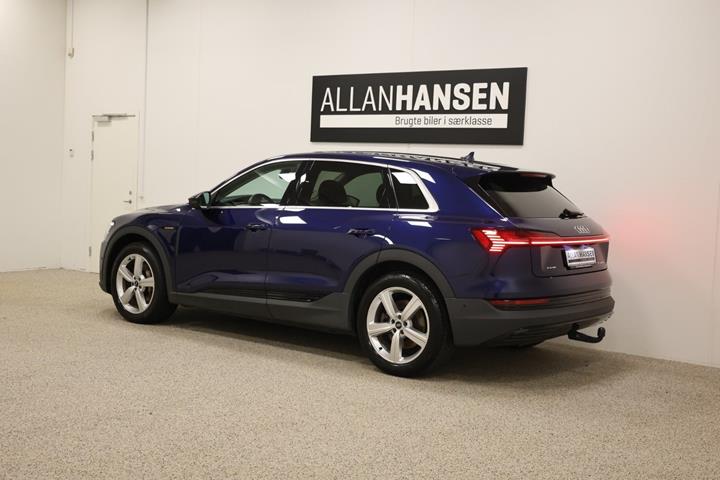 Blå Audi e-tron fra 2021