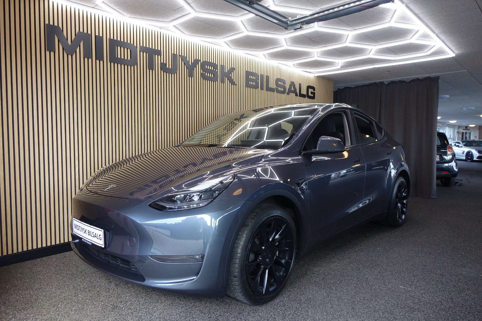 Tesla Model Y Long Range AWD
