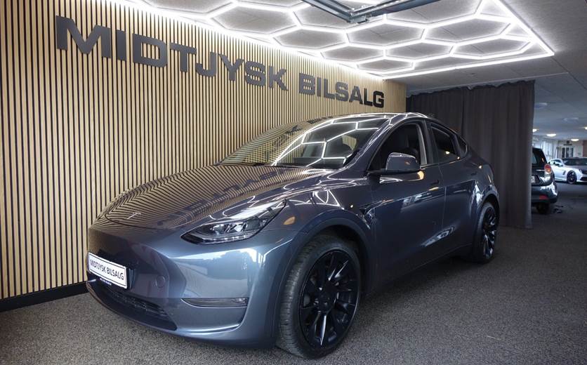 Tesla Model Y Long Range AWD