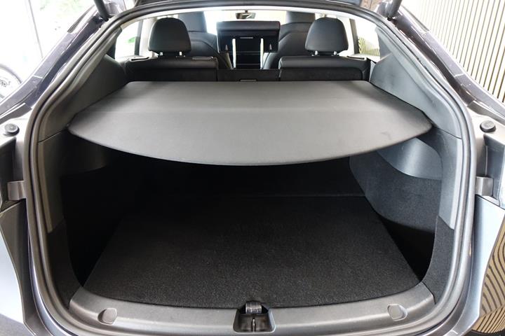 Sort Tesla Model Y fra 2023