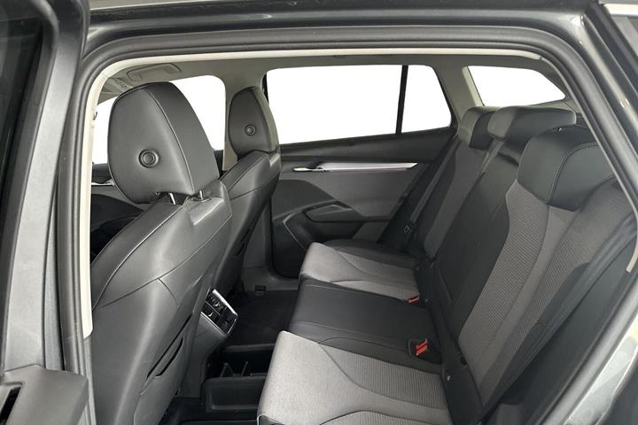Grå Skoda Enyaq fra 2024