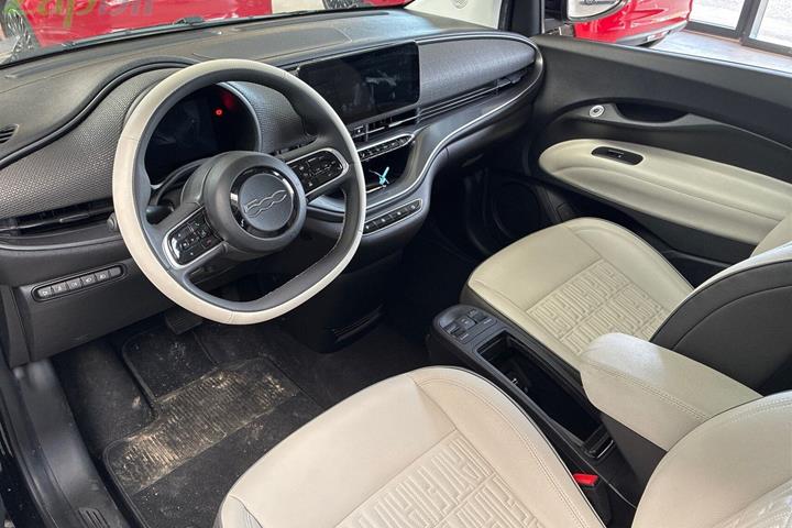 Sort Fiat 500e fra 2024