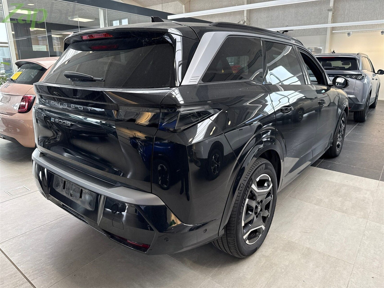 Sort Peugeot e-5008 fra 2025