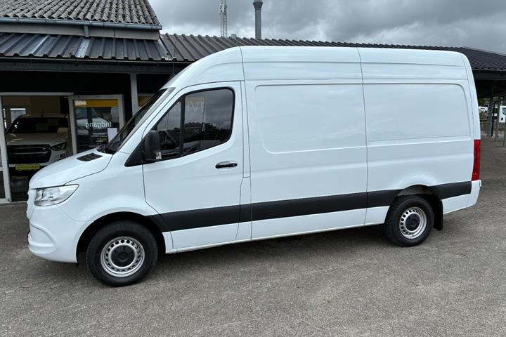 Hvid Mercedes Sprinter 317 fra 2023