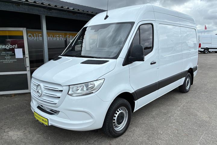Hvid Mercedes Sprinter 317 fra 2023
