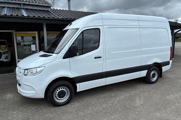 Hvid Mercedes Sprinter 317 fra 2023