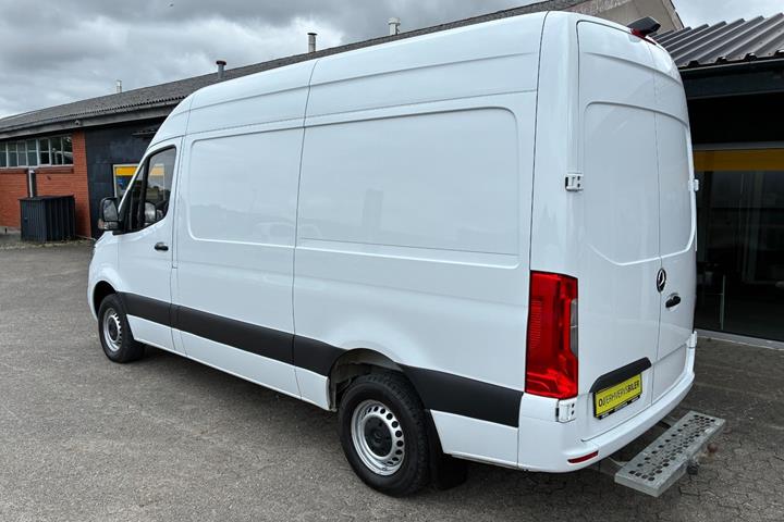 Hvid Mercedes Sprinter 317 fra 2023