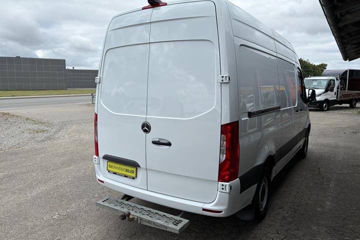 Hvid Mercedes Sprinter 317 fra 2023