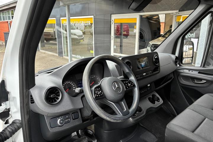 Hvid Mercedes Sprinter 317 fra 2023