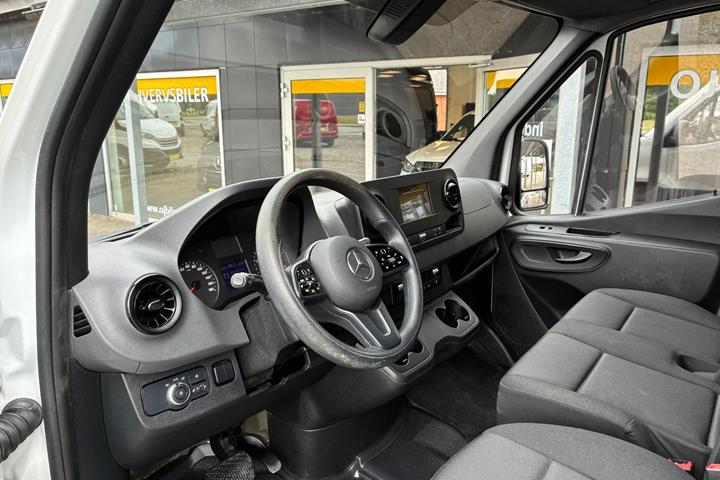 Hvid Mercedes Sprinter 317 fra 2023