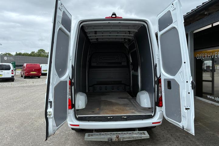 Hvid Mercedes Sprinter 317 fra 2023