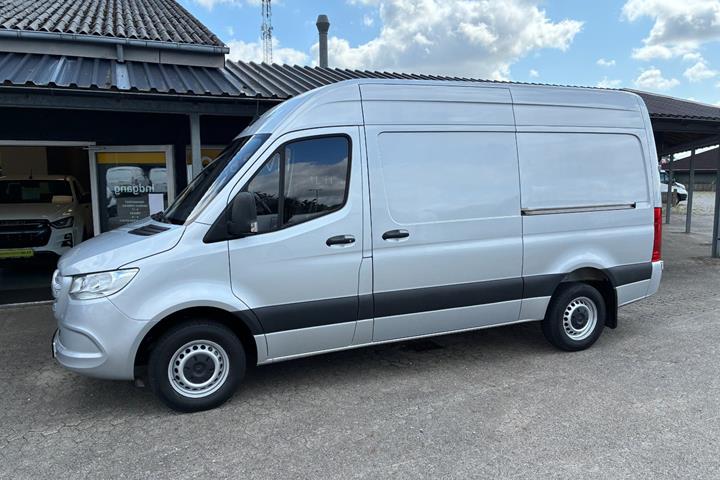 Sølv Mercedes Sprinter 317 fra 2022