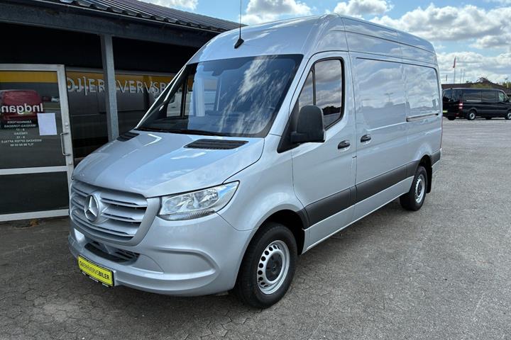 Sølv Mercedes Sprinter 317 fra 2022