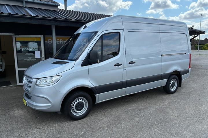 Sølv Mercedes Sprinter 317 fra 2022