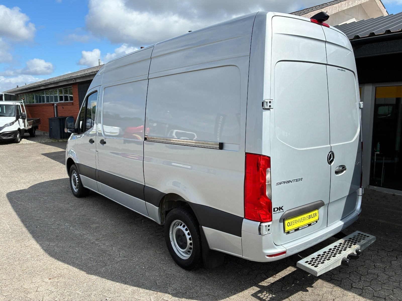 Sølv Mercedes Sprinter 317 fra 2022