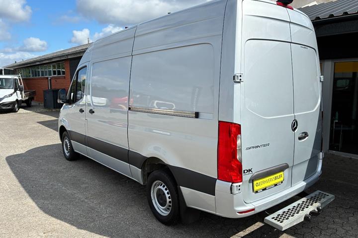 Sølv Mercedes Sprinter 317 fra 2022