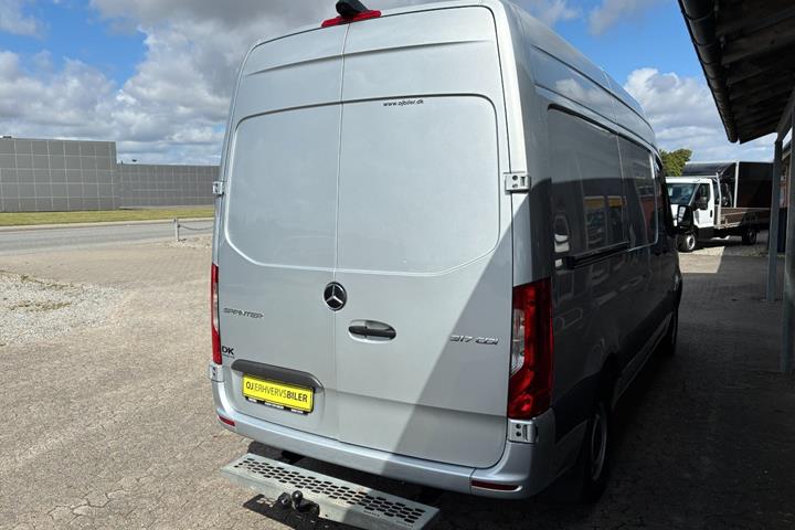 Sølv Mercedes Sprinter 317 fra 2022