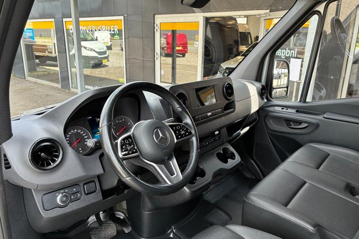 Sølv Mercedes Sprinter 317 fra 2022