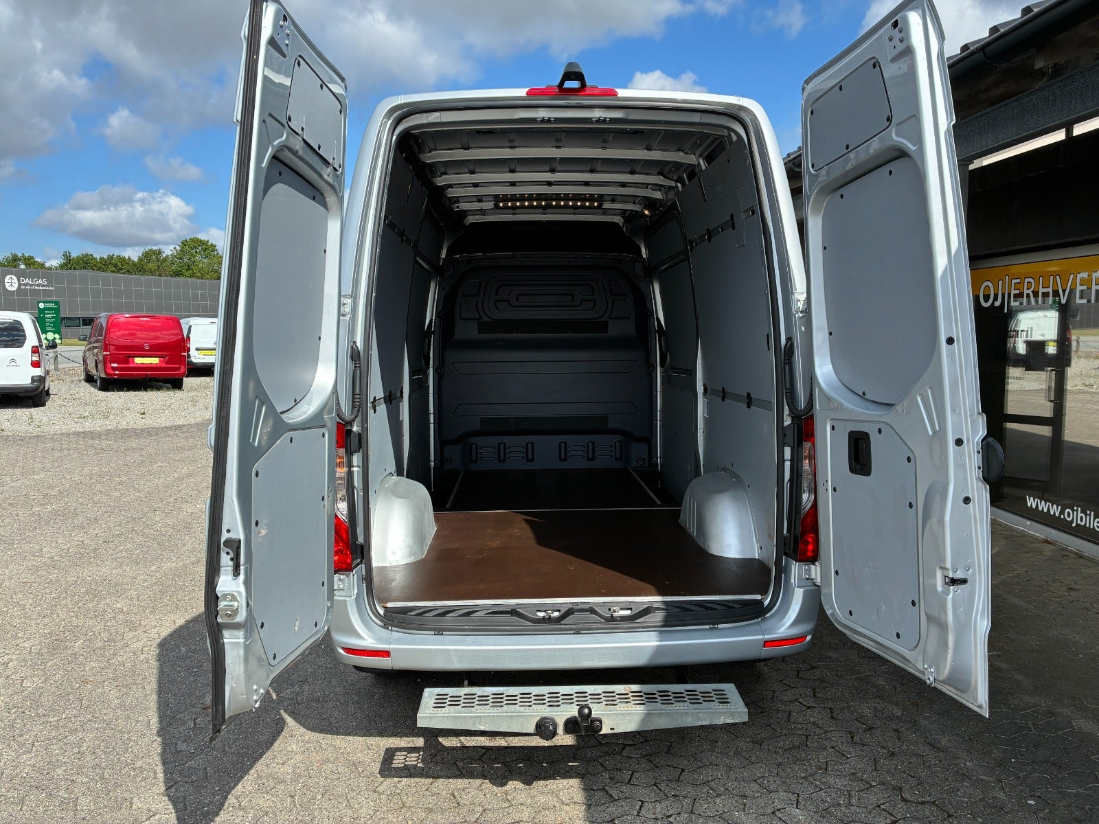 Sølv Mercedes Sprinter 317 fra 2022