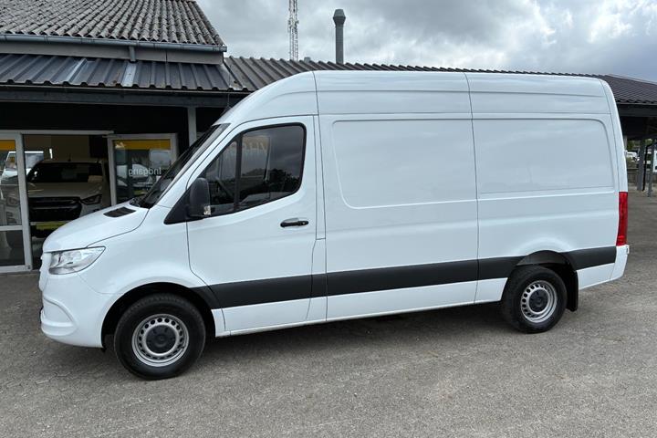 Hvid Mercedes Sprinter 317 fra 2023
