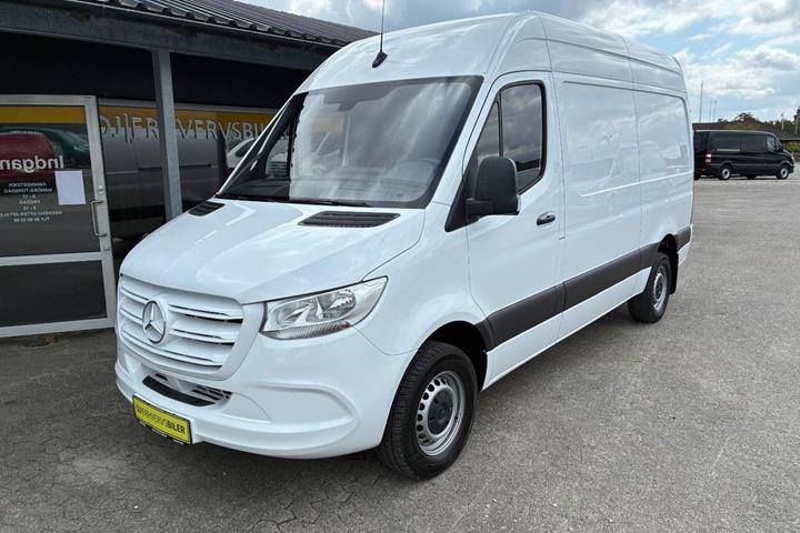 Hvid Mercedes Sprinter 317 fra 2023