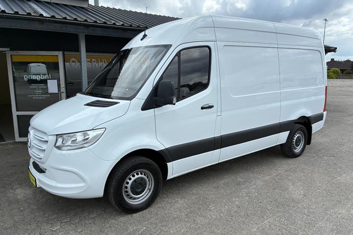 Hvid Mercedes Sprinter 317 fra 2023