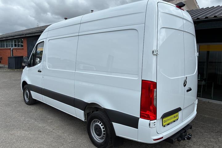 Hvid Mercedes Sprinter 317 fra 2023