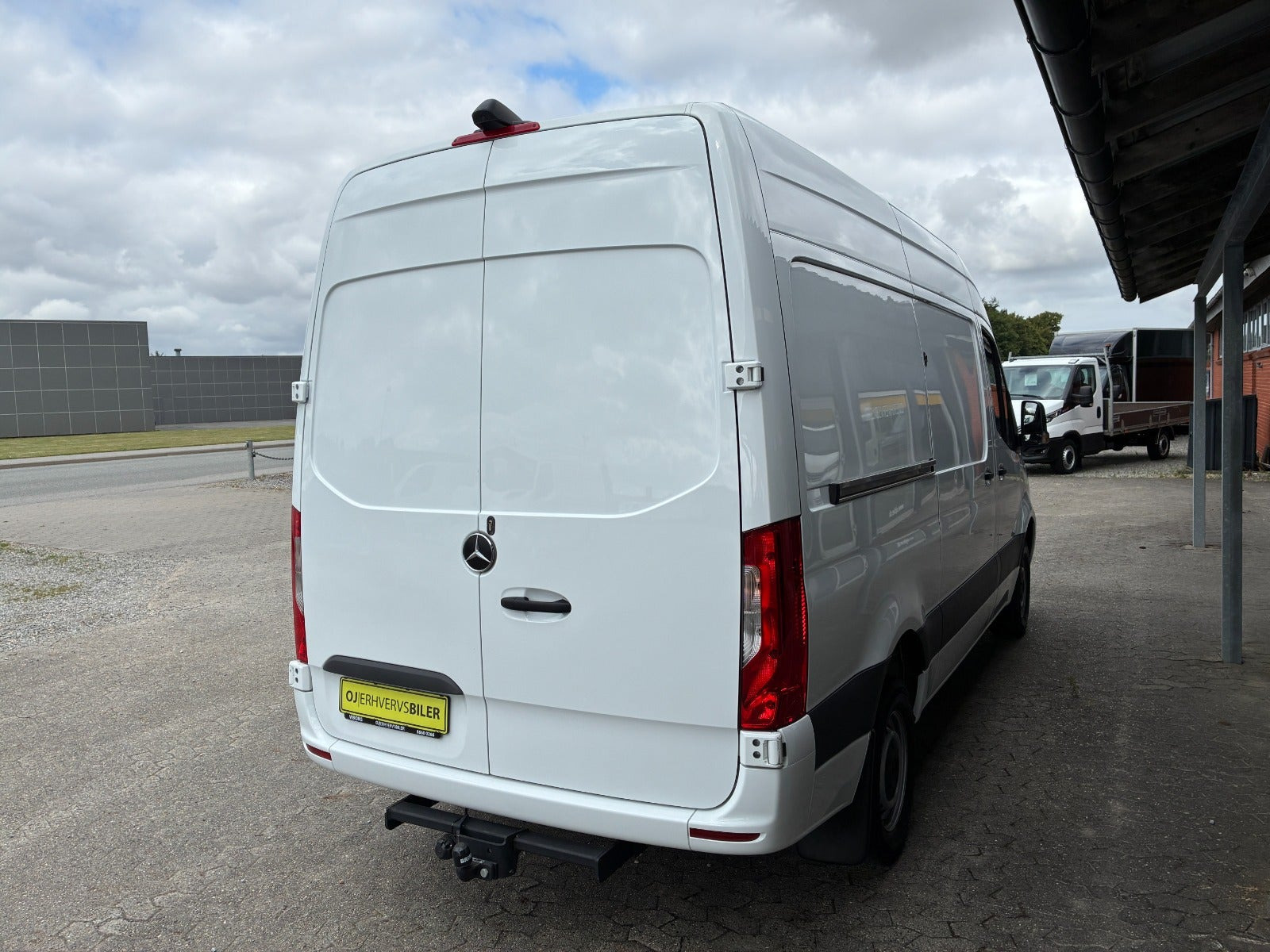 Hvid Mercedes Sprinter 317 fra 2023