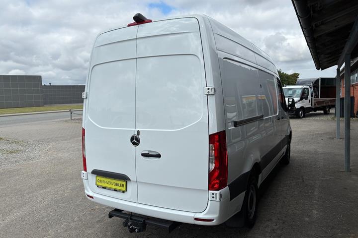 Hvid Mercedes Sprinter 317 fra 2023