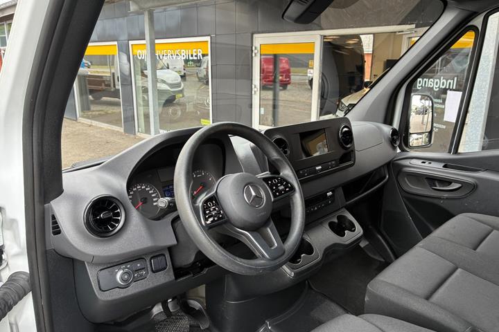 Hvid Mercedes Sprinter 317 fra 2023