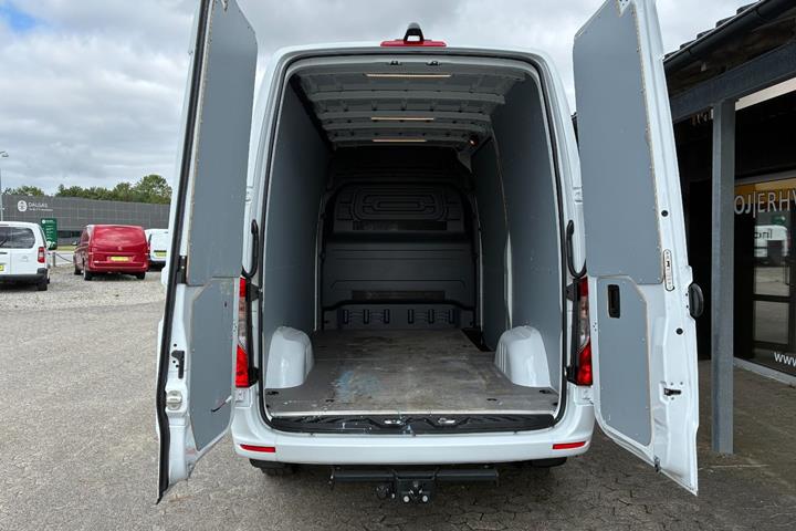 Hvid Mercedes Sprinter 317 fra 2023