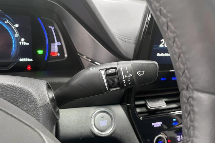 Grå Hyundai Ioniq fra 2022