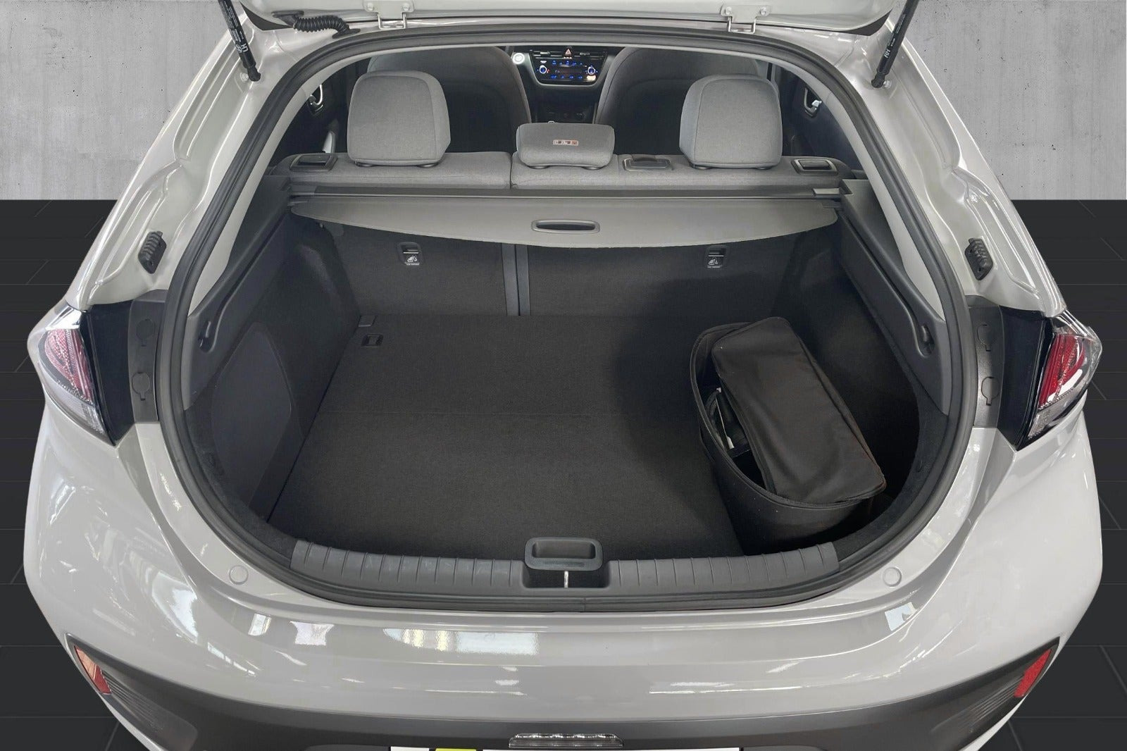 Grå Hyundai Ioniq fra 2022