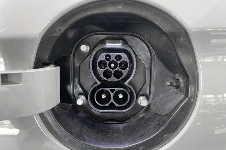 Grå Hyundai Ioniq fra 2022