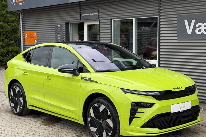Grøn Skoda Enyaq fra 2026 set udefra