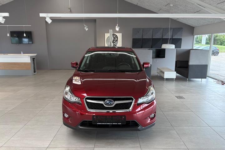 Rød Subaru XV fra 2012